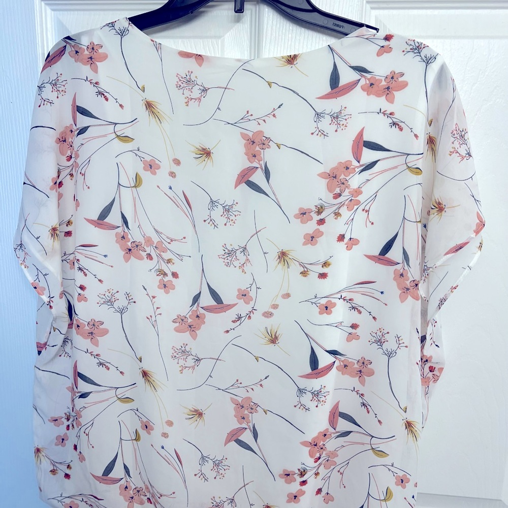Nice cap sleeved summer top NWT